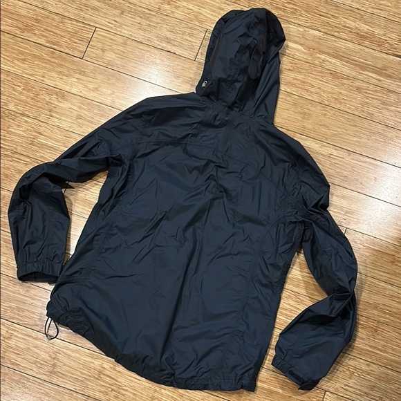 L.L. Bean Black Gorpcore Windbreaker with Hood and Water Resistant Design - Picture 6 of 8